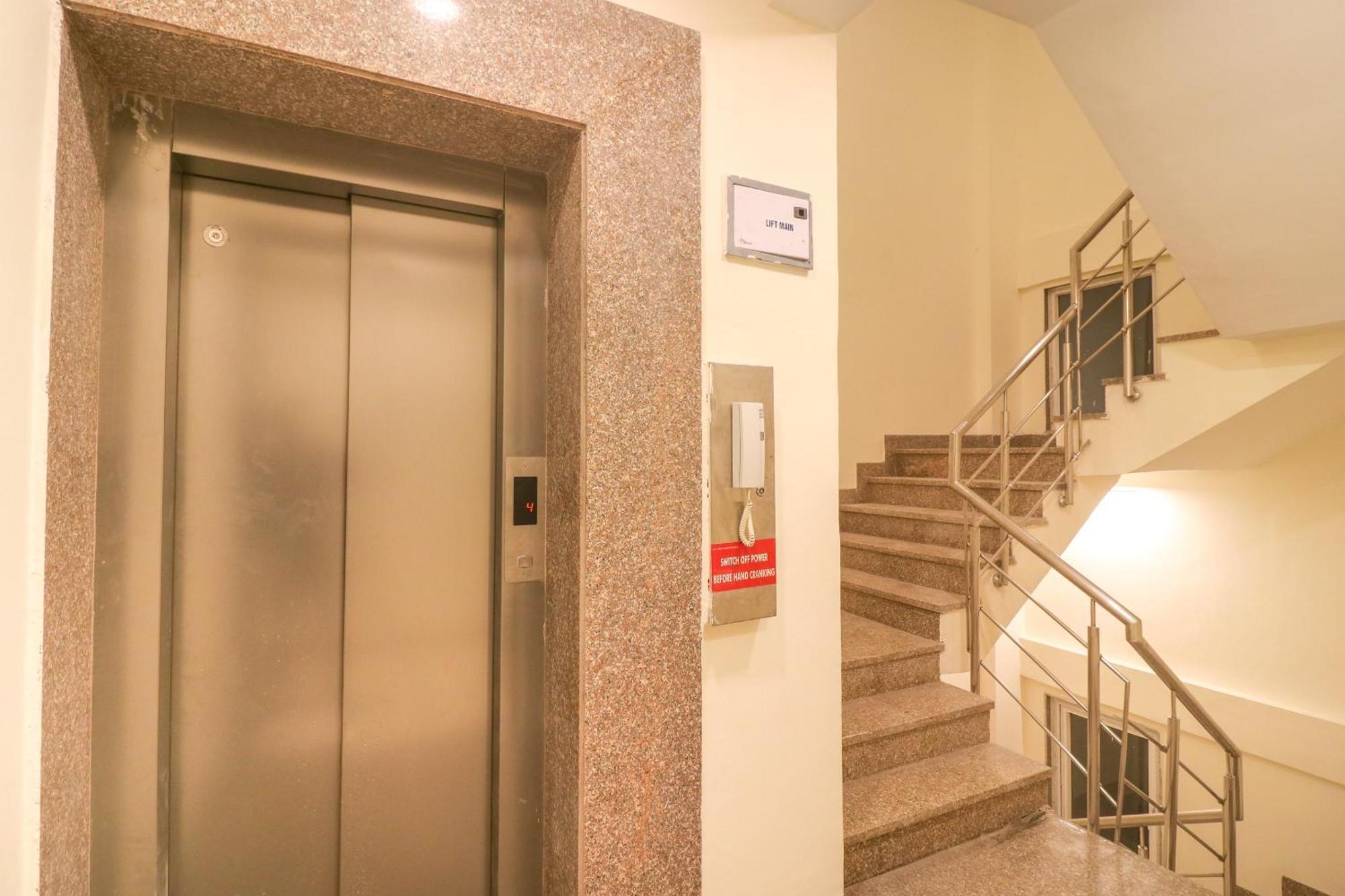 Super Hotel O Comfort Residency Near Artemis Hospital Gurgaon Esterno foto