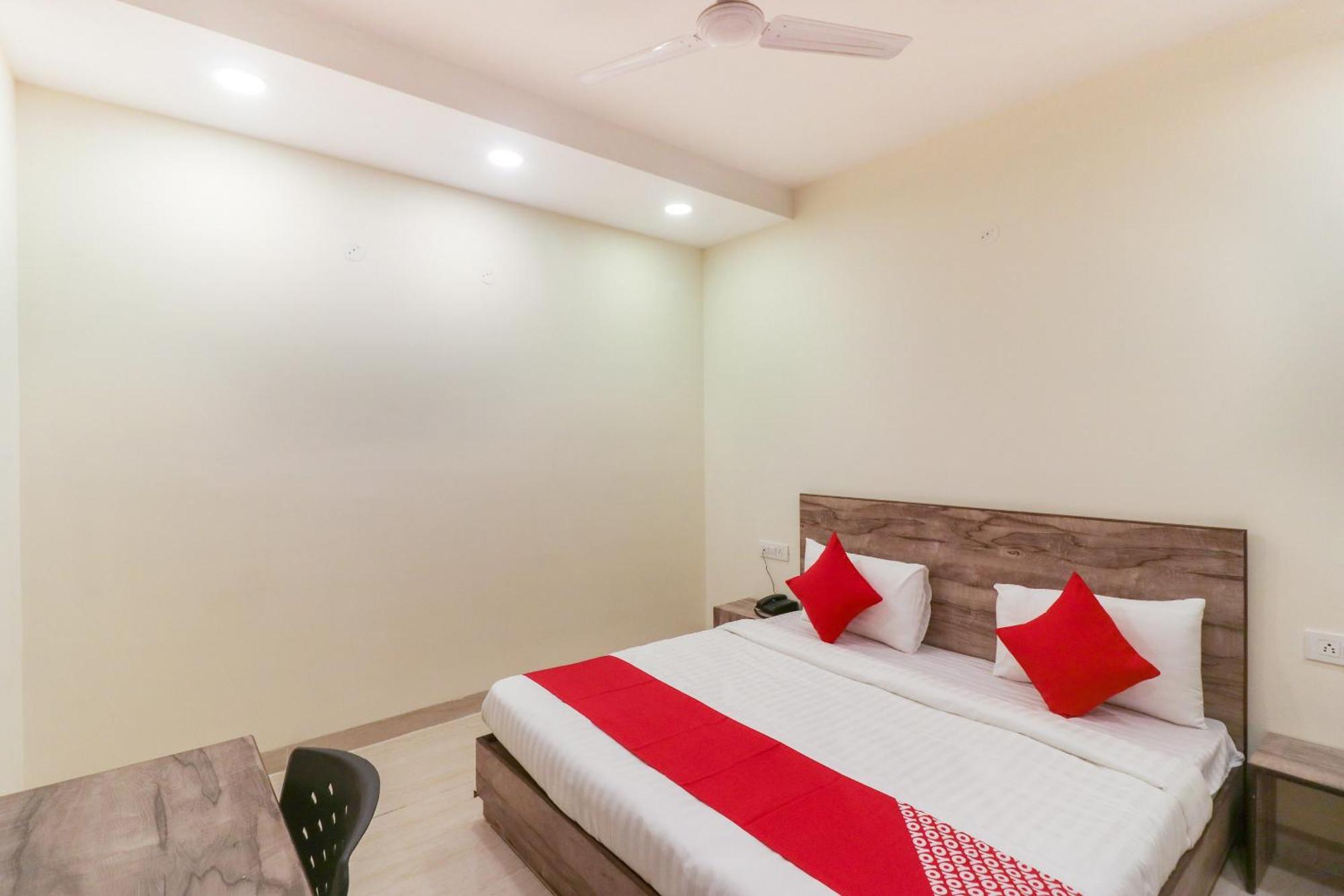 Super Hotel O Comfort Residency Near Artemis Hospital Gurgaon Esterno foto