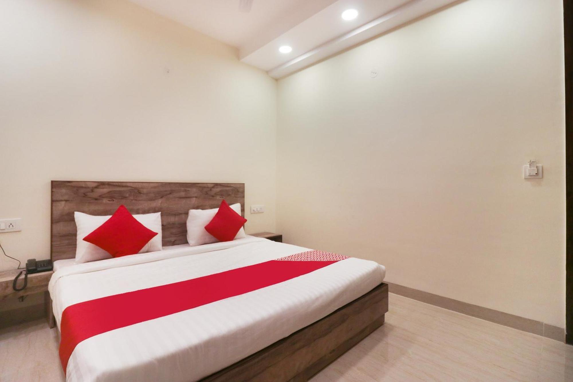 Super Hotel O Comfort Residency Near Artemis Hospital Gurgaon Esterno foto