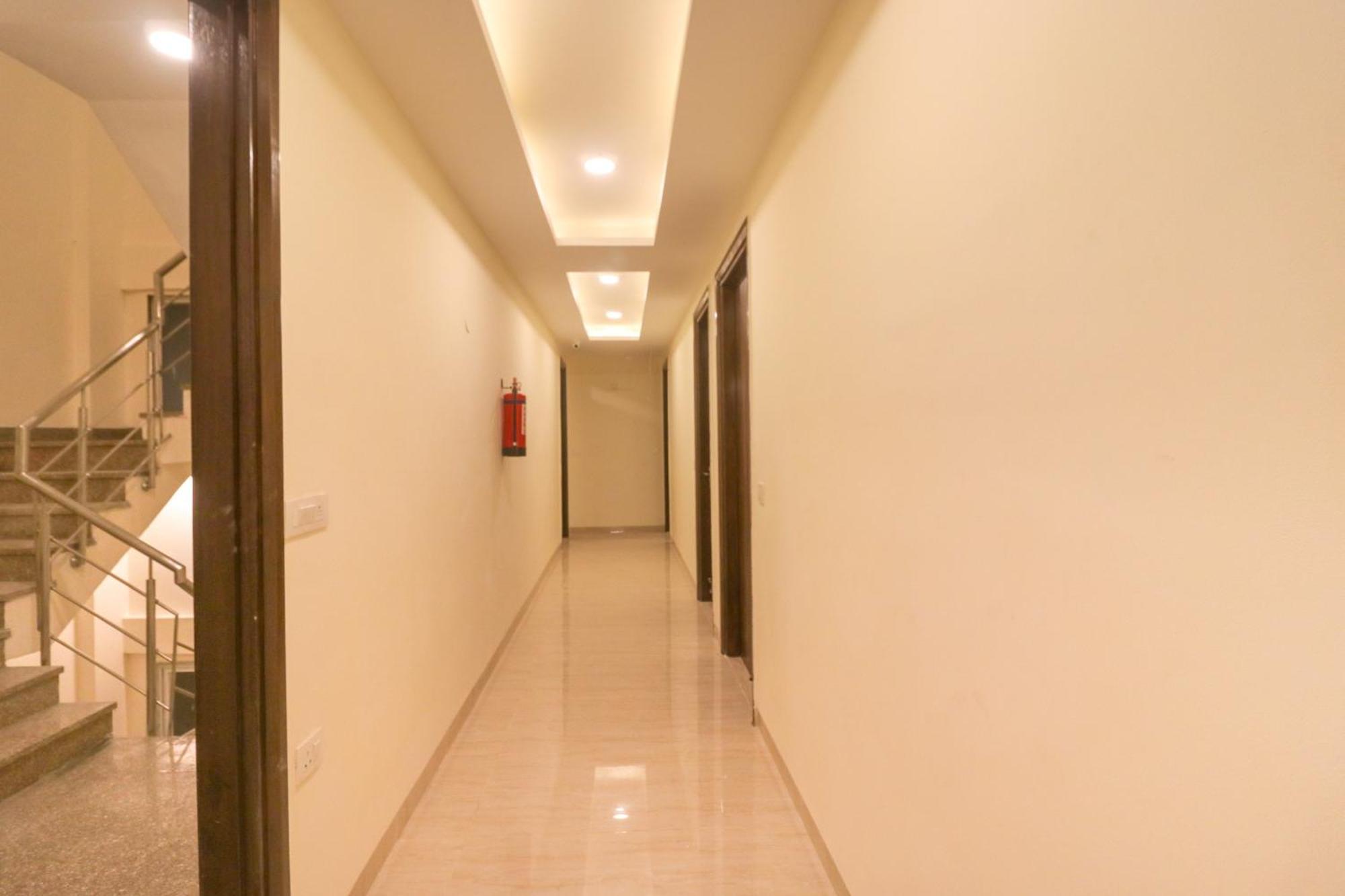 Super Hotel O Comfort Residency Near Artemis Hospital Gurgaon Esterno foto