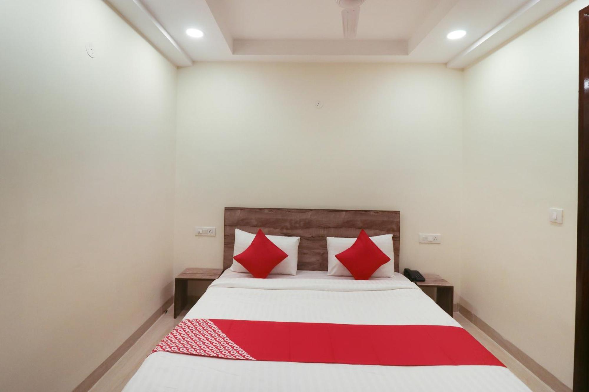 Super Hotel O Comfort Residency Near Artemis Hospital Gurgaon Esterno foto